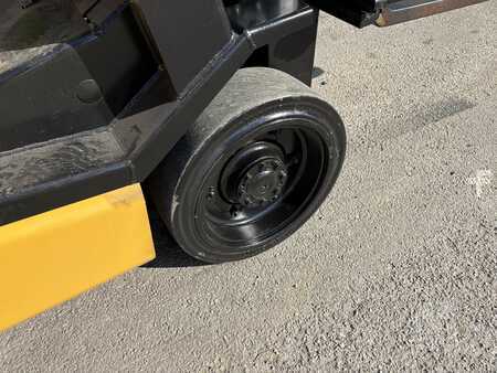 Carretilla elevadora GLP - Yale GLC050RG (11)
