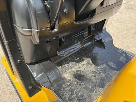 Propane Forklifts 2013  Yale GLC050VX (11)