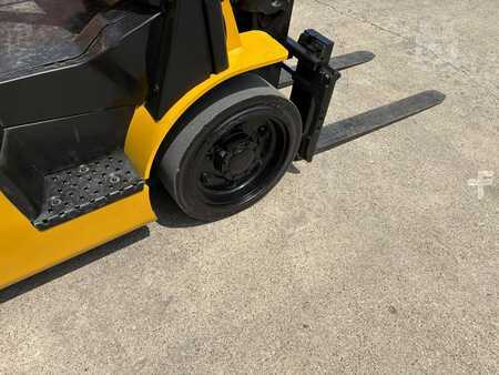 Propane Forklifts 2013  Yale GLC050VX (13)