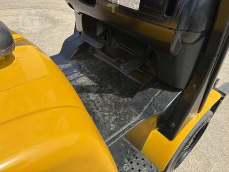 Propane Forklifts 2013  Yale GLC050VX (8)