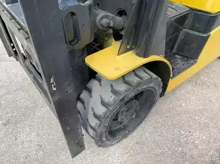 Diesel Forklifts 2013  Yale GLC060VX (2)