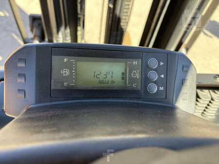 Diesel Forklifts 2017  Yale GLP050MX (3)