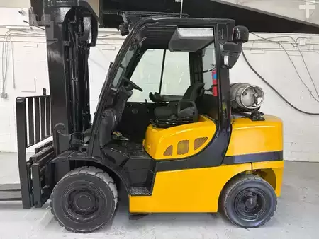 Diesel Forklifts 2014  Yale GLP080VX (1)