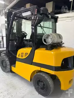 Diesel Forklifts 2014  Yale GLP080VX (13)