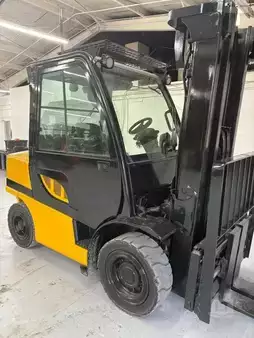 Diesel Forklifts 2014  Yale GLP080VX (15)