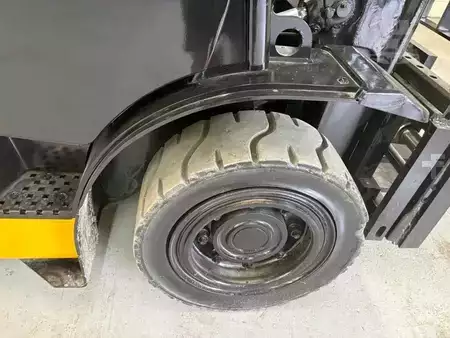 Diesel Forklifts 2014  Yale GLP080VX (8)