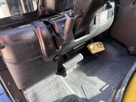 Propane Forklifts 2013  Yale GLP080VX (10)