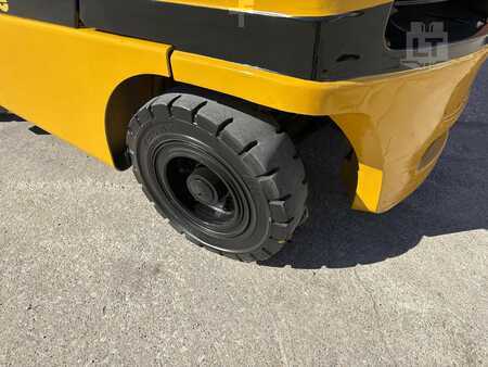 Propane Forklifts 2013  Yale GLP080VX (13)