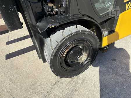 Propane Forklifts 2013  Yale GLP080VX (14)