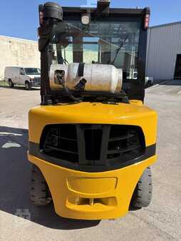 Propane Forklifts 2013  Yale GLP080VX (4)