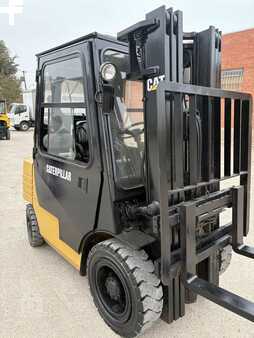 Propane Forklifts - CAT Lift Trucks GP25 (11)