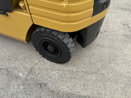 Propane Forklifts - CAT Lift Trucks GP25 (17)