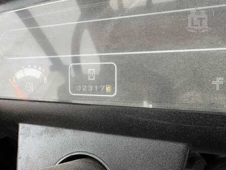 Propane Forklifts - CAT Lift Trucks GP25 (9)