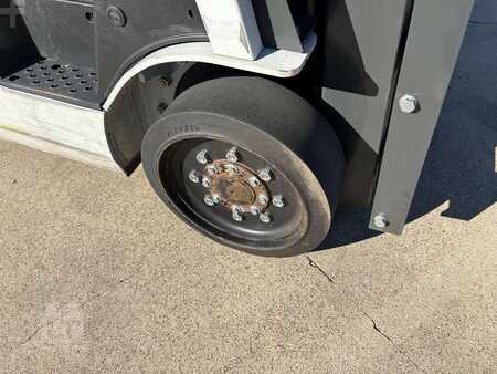 Carretilla elevadora GLP - Nissan MCP1F2A25LV (14)