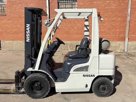 Carretilla elevadora diésel 2016  Nissan MU1F2A25LV (2)