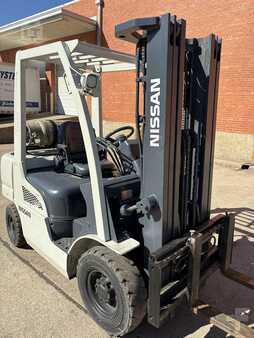 Carretilla elevadora diésel 2016  Nissan MU1F2A25LV (5)