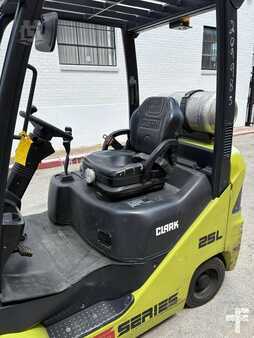 Propane Forklifts 2021  Clark S25CL (10)