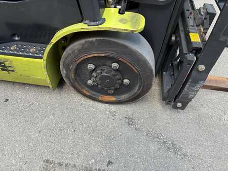 Propane Forklifts 2021  Clark S25CL (15)