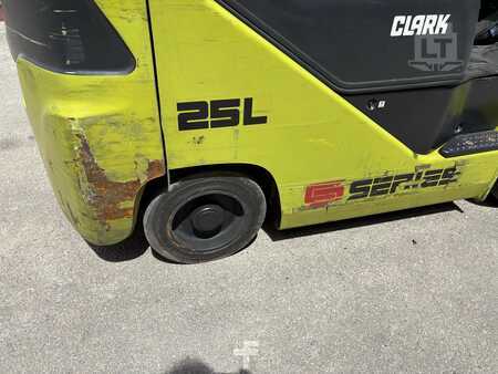 Propane Forklifts 2021  Clark S25CL (18)