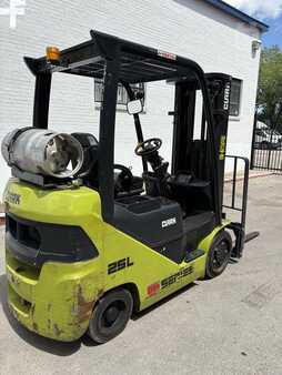 Propane Forklifts 2021  Clark S25CL (3)