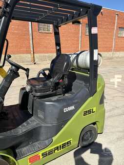 Nestekaasutrukki 2018  Clark S25CL (12)