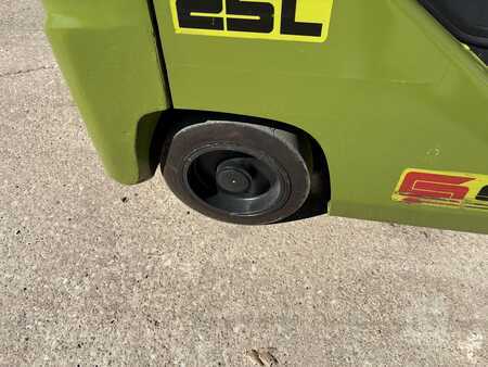Nestekaasutrukki 2018  Clark S25CL (15)