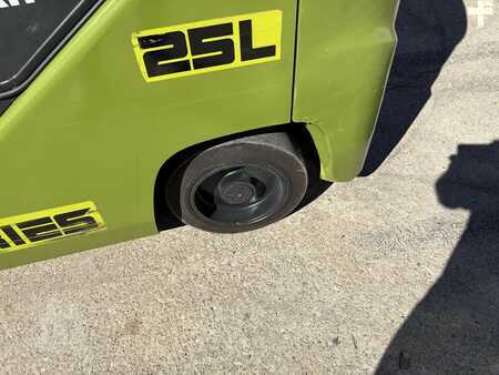 Nestekaasutrukki 2018  Clark S25CL (20)