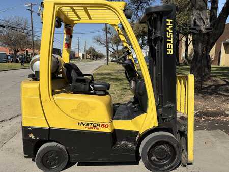 Propane Forklifts 2010  Hyster S60FT (1)