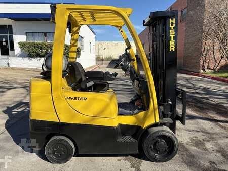 Propane Forklifts 2008  Hyster S70FT (1)