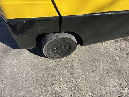 Propane Forklifts 2008  Hyster S70FT (14)