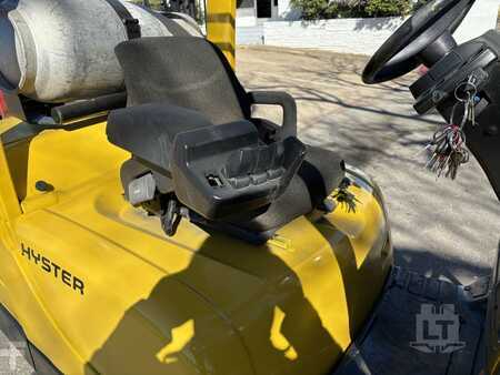 Propane Forklifts 2008  Hyster S70FT (4)