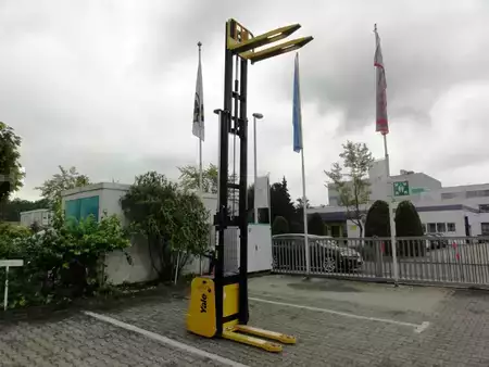 Ruční vysokozdvižný vozík 2003  Yale MS 14 IL (10)