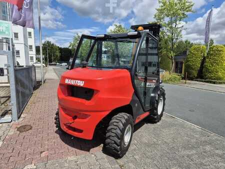 Ruwterreinheftrucks 2020  Manitou MC 30-4 ST3A S1 (4)