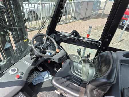 Ruwterreinheftrucks 2020  Manitou MC 30-4 ST3A S1 (7)
