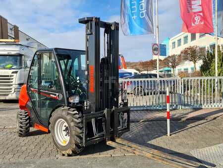 Terepjáró targonca 2023  Manitou MC 30-4 ST3A S1 (1)