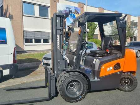 Empilhador diesel 2022  Doosan D30NXP mit Zwillingsbereifung (2)