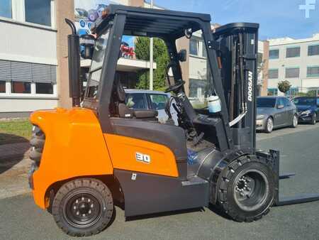 Empilhador diesel 2022  Doosan D30NXP mit Zwillingsbereifung (6)