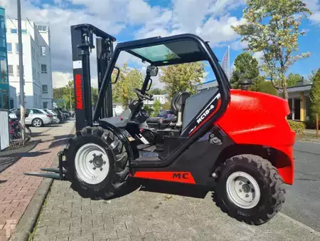 Maastotrukki 2019  Manitou MC 18.4 Stage3B (1)