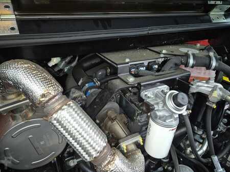 Geländestapler  Manitou MC 25-4 ST5B S1 (8)