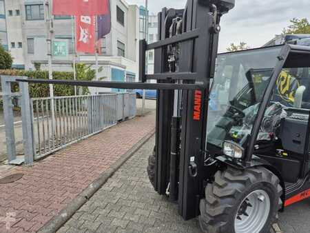 Geländestapler  Manitou MC 25-4 ST5B S1 (9)