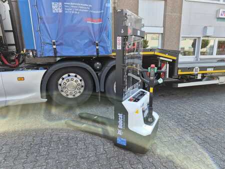 Wózek wysokiego podnoszenia 2025  Bobcat LSM12N (4)