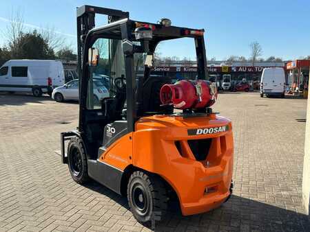 Nestekaasutrukki 2022  Doosan G30E-7 (5)