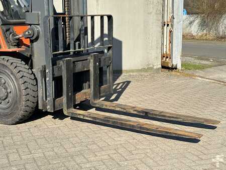 Treibgasstapler 2006 Nissan F04 (4)