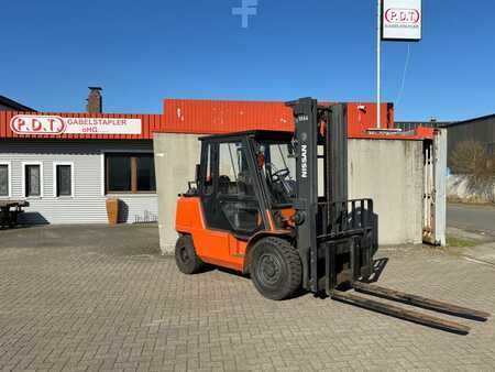 Treibgasstapler 2006 Nissan F04 (1)