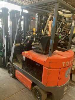 4 Wheels 1998  Toyota 5FBCU25 (1)