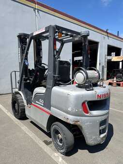 Carretilla elevadora GLP 2006  Nissan MUGL02A30LV (2)