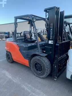 Propane Forklifts 2019  Toyota 8FG45U (1)