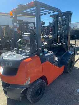 Propane Forklifts 2015  Toyota 8FGU25 (2)