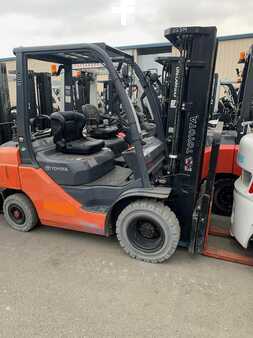 Propane Forklifts 2016  Toyota 8FGU25 (1)