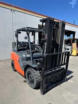 Carretilla elevadora GLP 2018  Toyota 8FG35U (2)